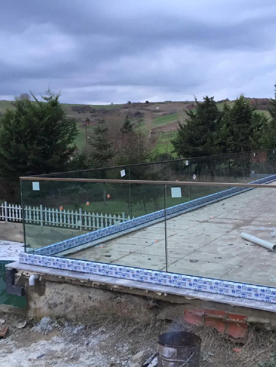 Rüzgar Kırıcı ve Cam Küpeşte Sistemleri